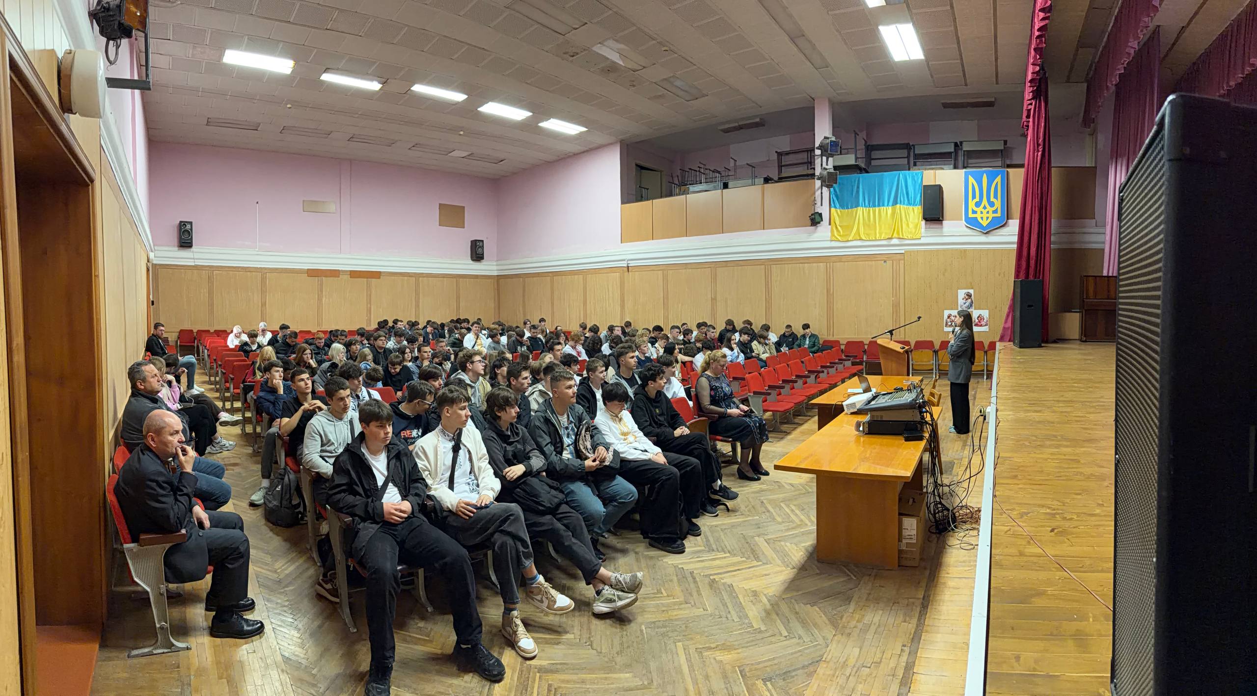 У коледжі відбулася зустріч із представниками кіберполіції щодо булінгу в соціальних мережах